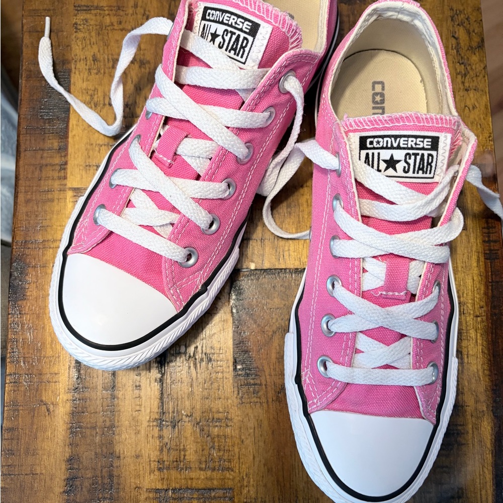 Converse Pink Canvas Sneakers (Unisex) Size 8 women (6 men)